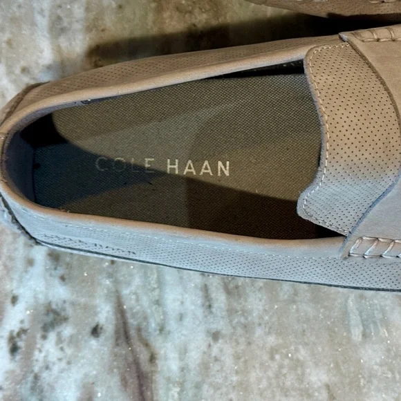 Men’s COLE HAAN Wyatt Penny Driving Loafers- Light grey. Size 10.5